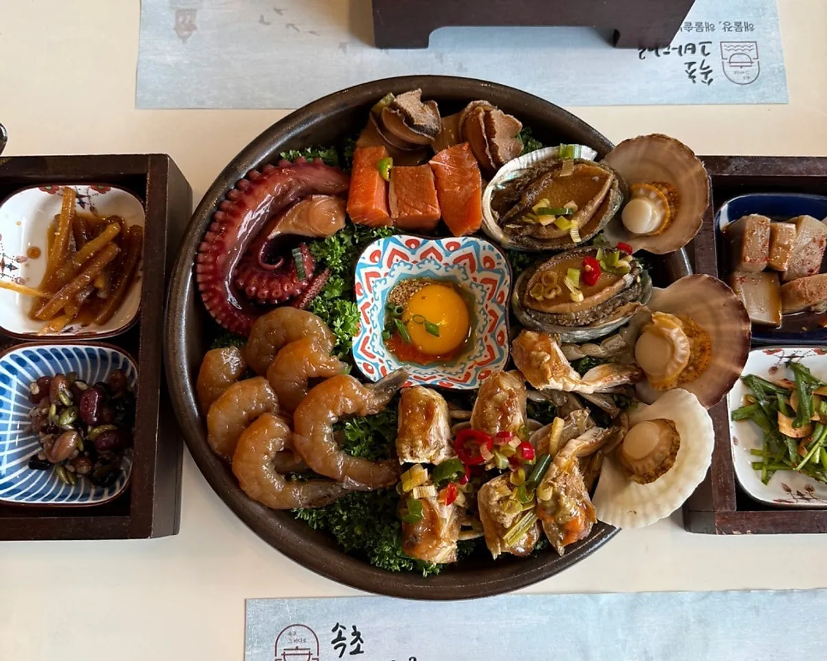 Sokcho Geu Badaro seafood platter and pot-rice table setting