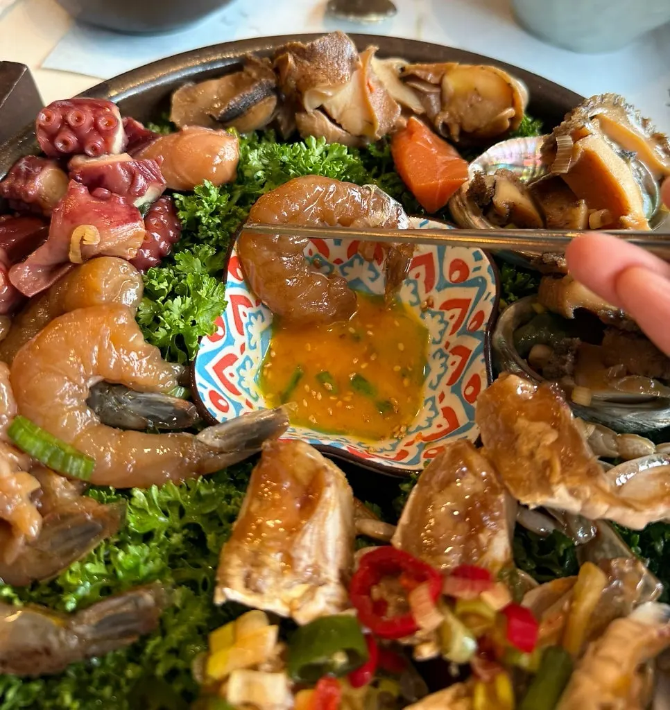 Thick-cut tuna with egg yolk