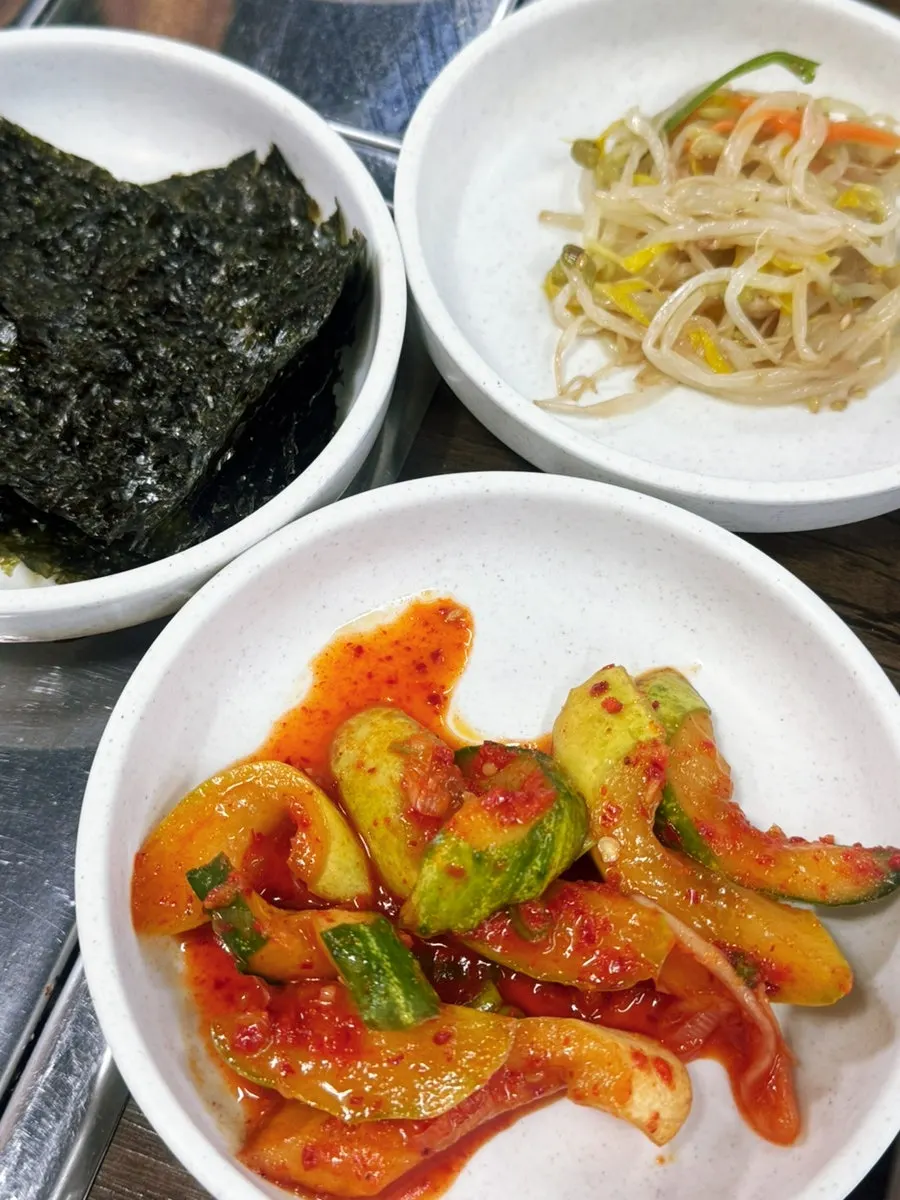 Guide to enjoying aged kimchi braised pork bones