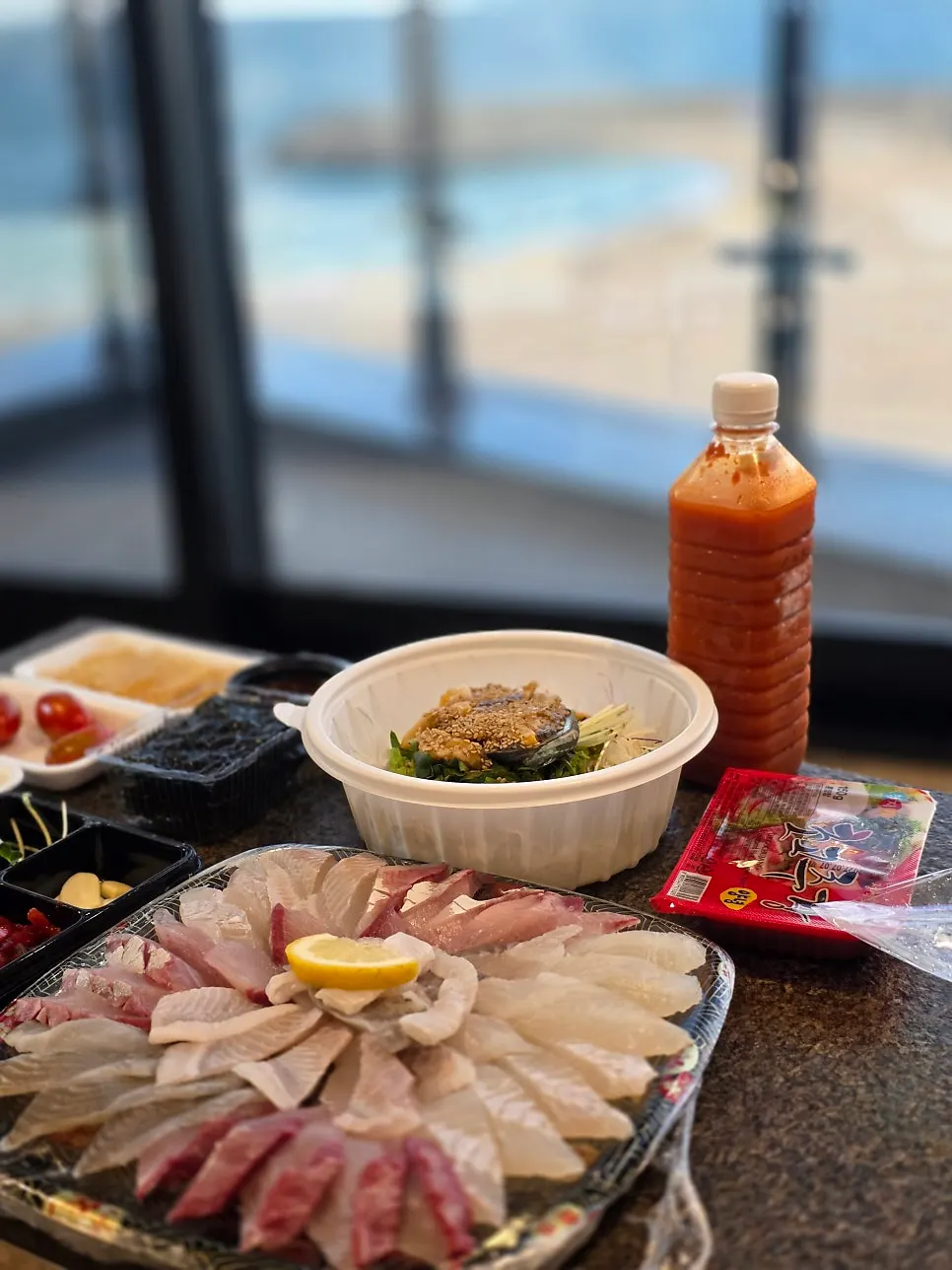 Mulhoe and mixed sashimi together to finish the meal