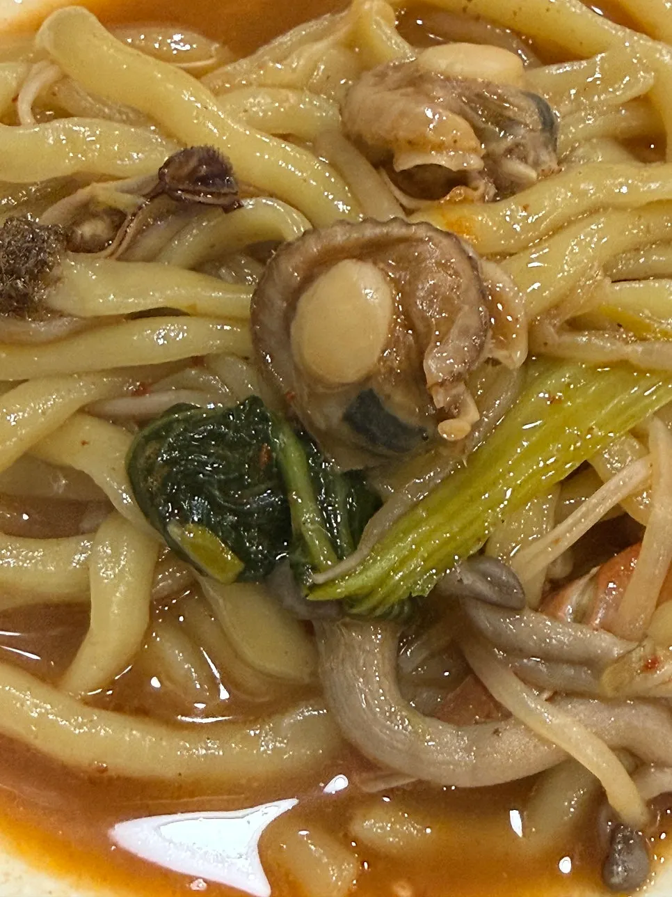 해산물 육수에 끓인 얼큰한 장칼국수