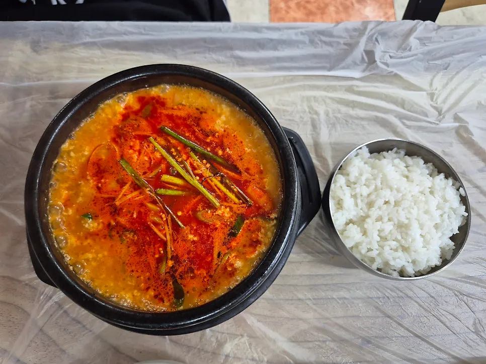 해산물이 풍성한 짬뽕순두부 뚝배기