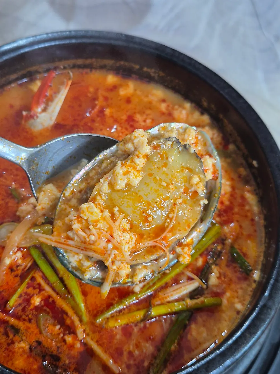 전복과 가리비가 든 짬뽕순두부 국물