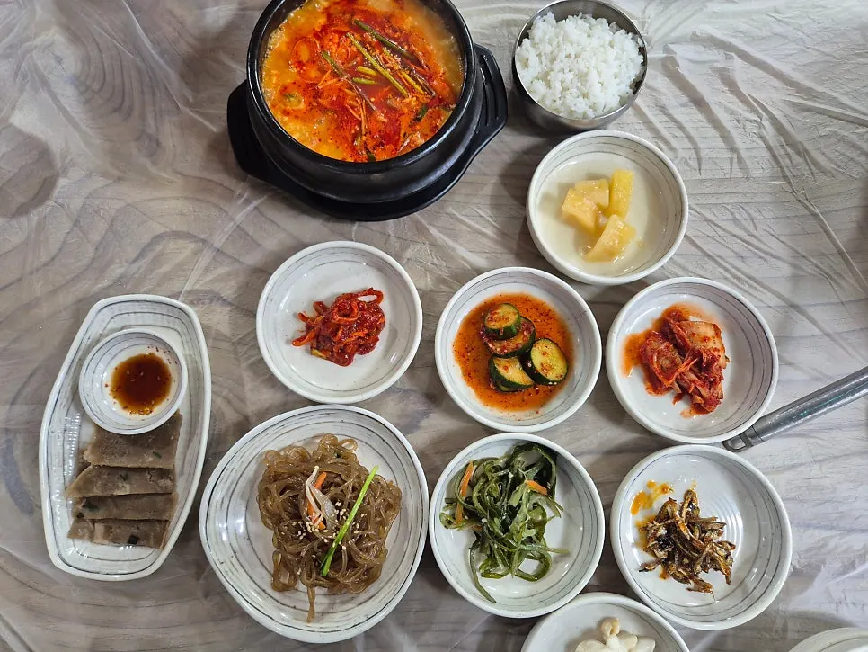 식사를 마친 진솔할머니순두부 테이블