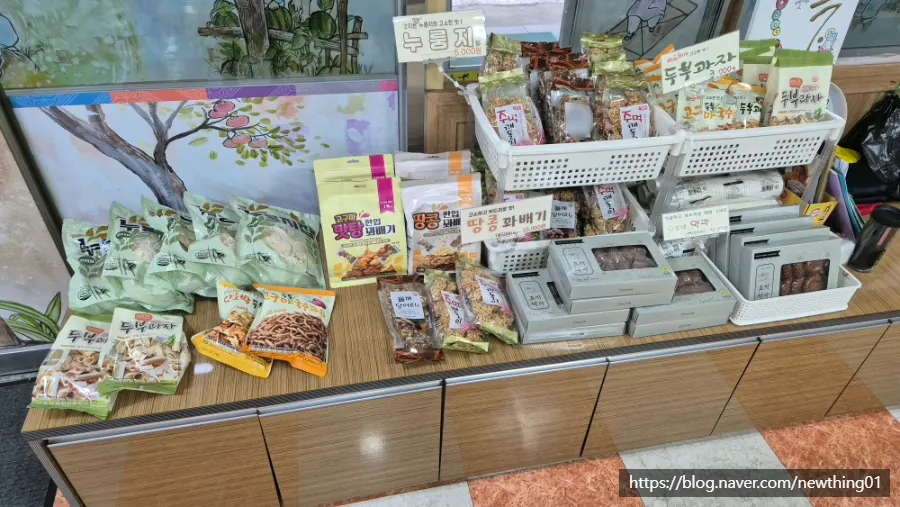Spacious, tidy interior of Jinsol Halmeoni Sundubu