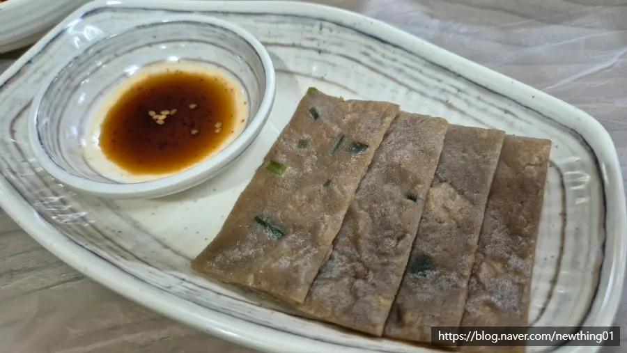 Banchan spread as elaborate as a Korean set-meal restaurant
