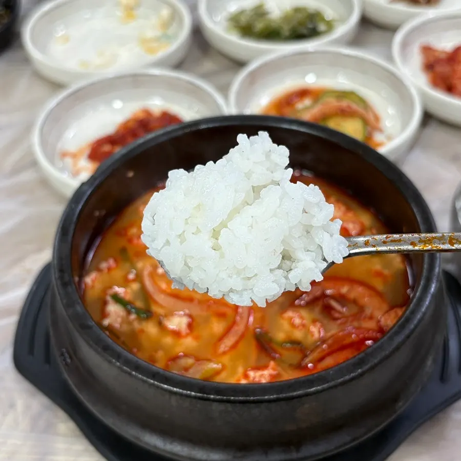얼큰한 짬뽕해물순두부 뚝배기