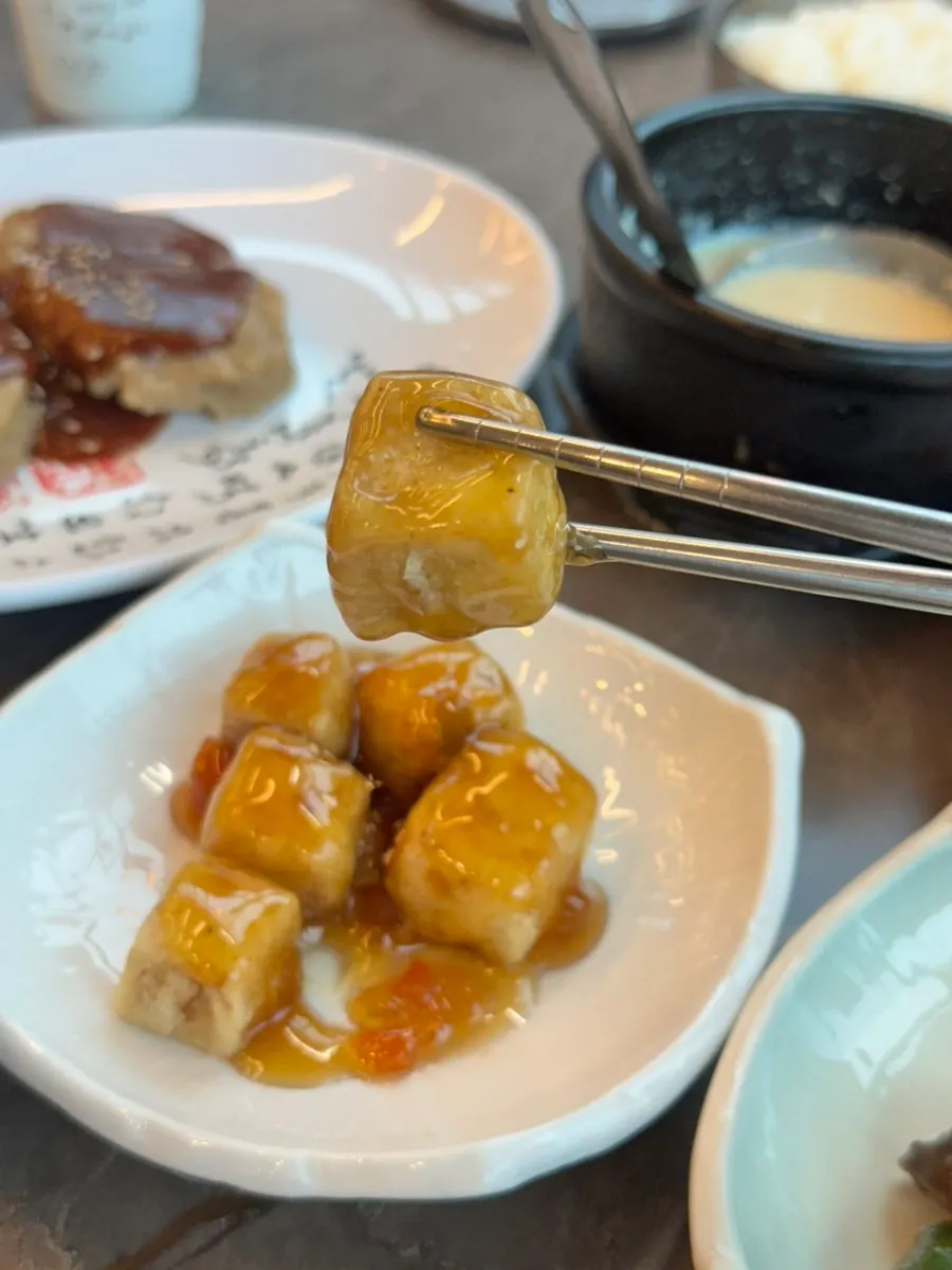 콩밭뜰 속초점 정갈한 기본 밑반찬