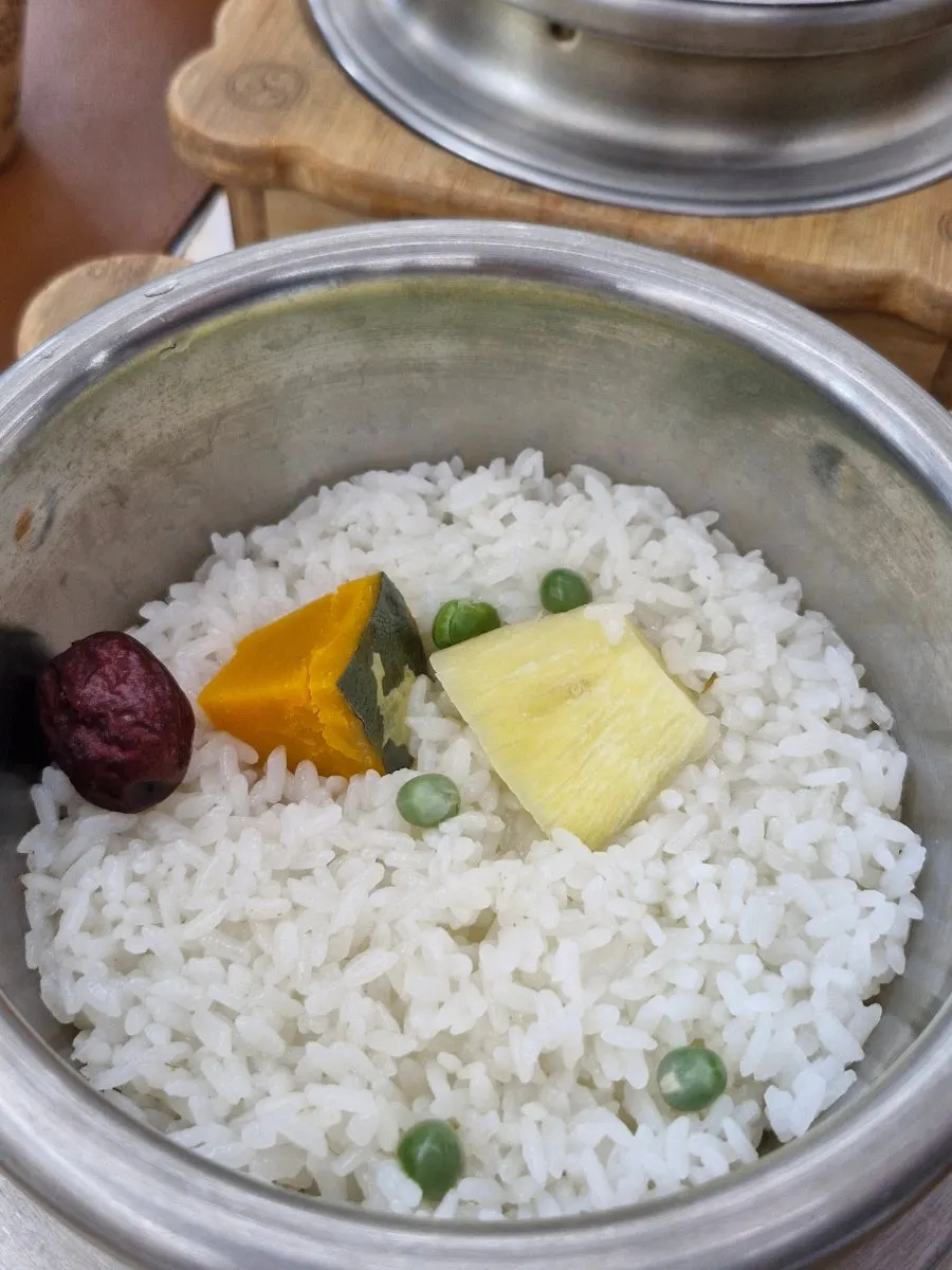 콩나물과 황태가 넉넉한 황태해장국
