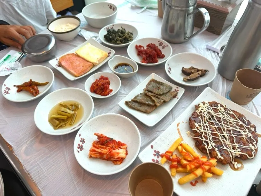 양념장을 곁들인 순두부 한 그릇