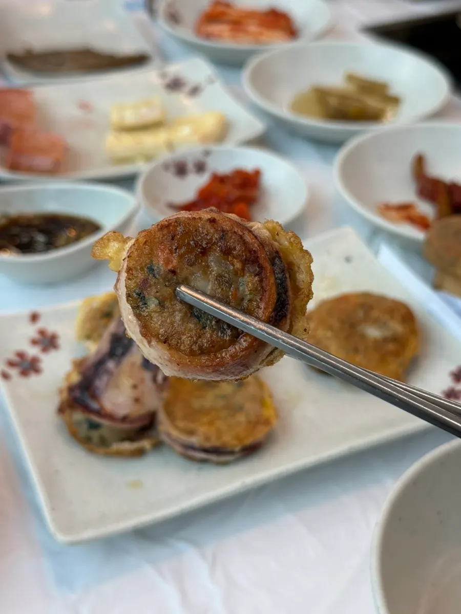 Sliced squid sundae served on a plate