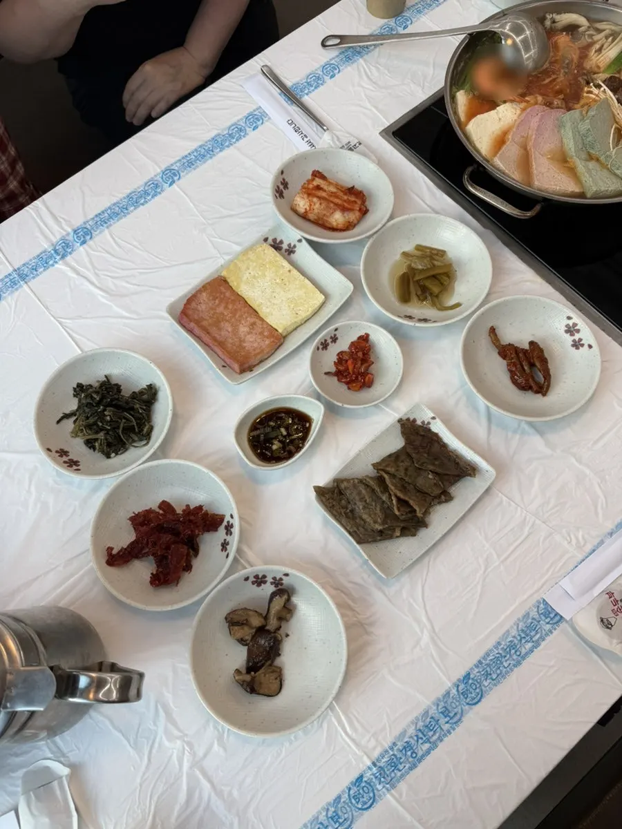 Side dishes served alongside squid sundae