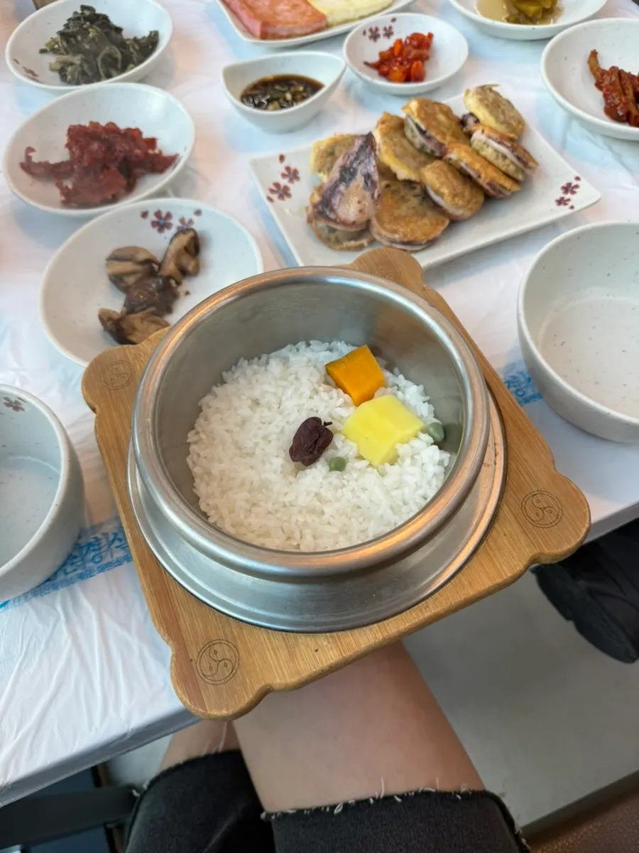 Pot rice at Yetgoeul Sundubu