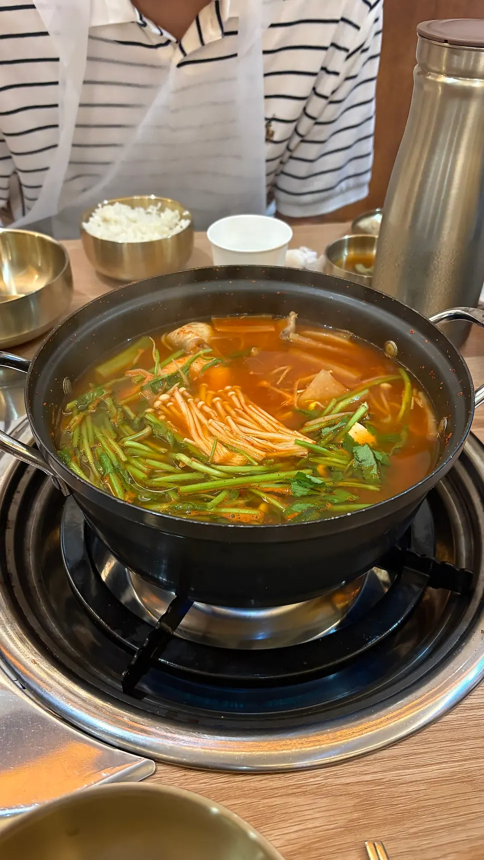Scooping roe from the altang broth