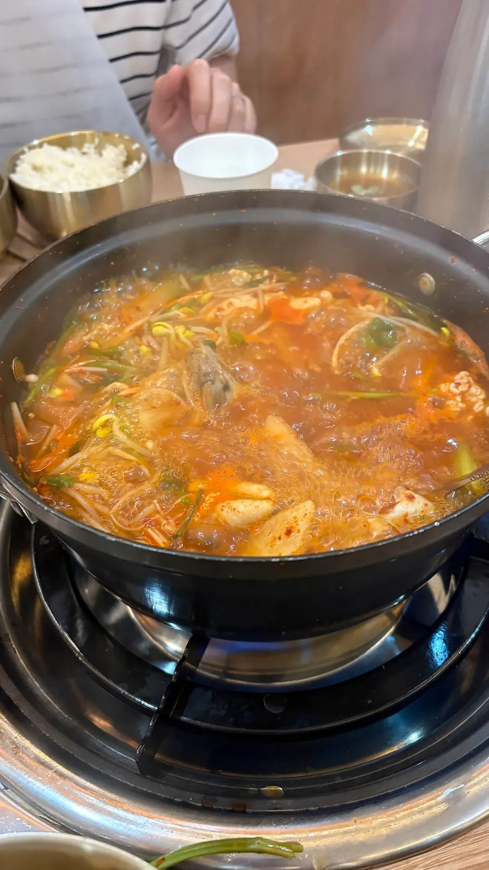 Wrapping up lunch at Sokcho Halmae Dongtae-tang