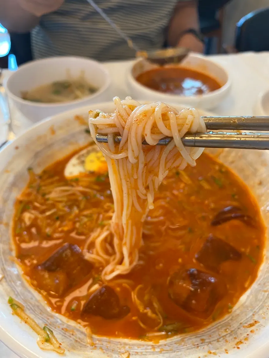 Somyeon noodles served to mix into the mulhoe