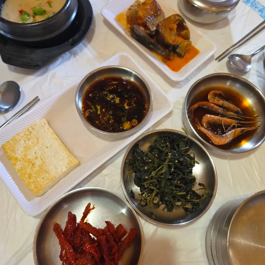 Banchan served with sundubu at Daecheongmaru