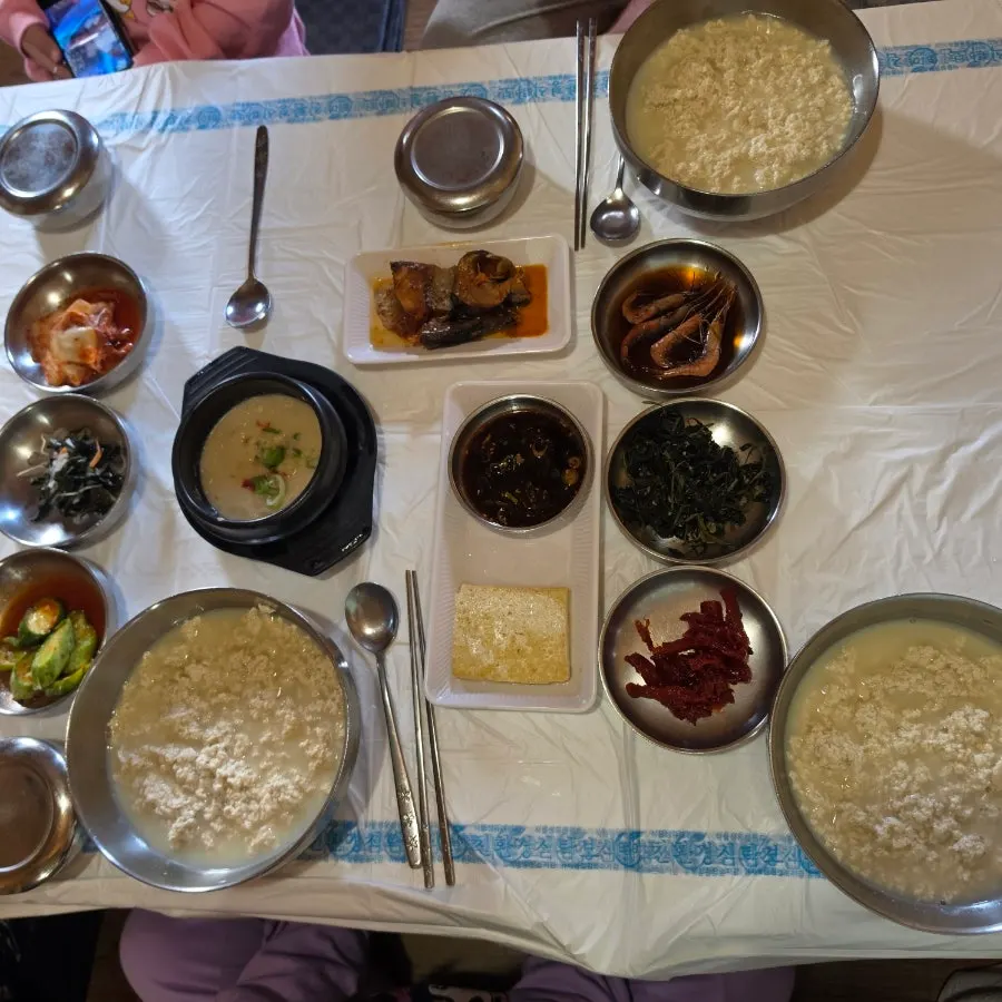 A sundubu spread suitable for both adults and children