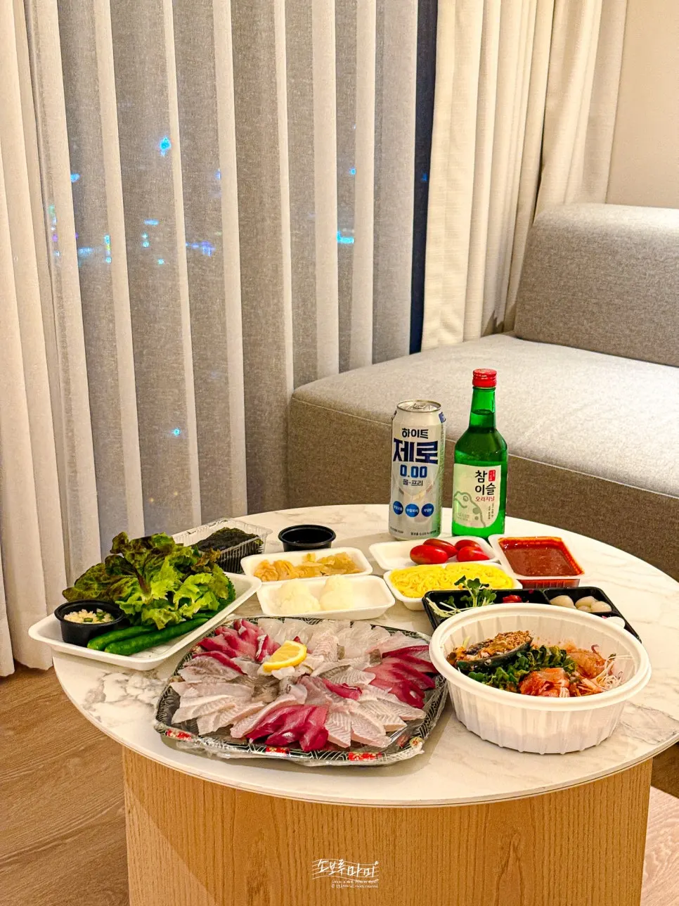 Sashimi takeaway set with homemade side dishes