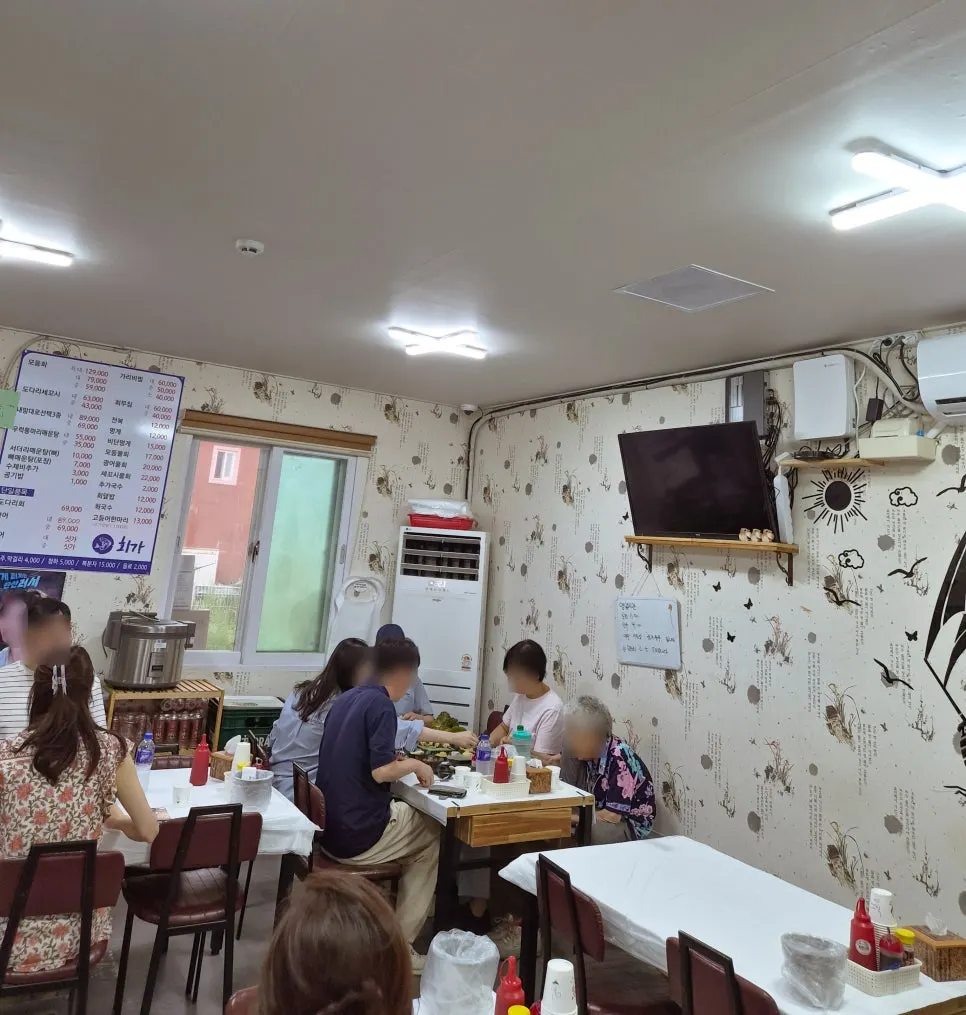 View toward Hoega's kitchen area where live fish is handled