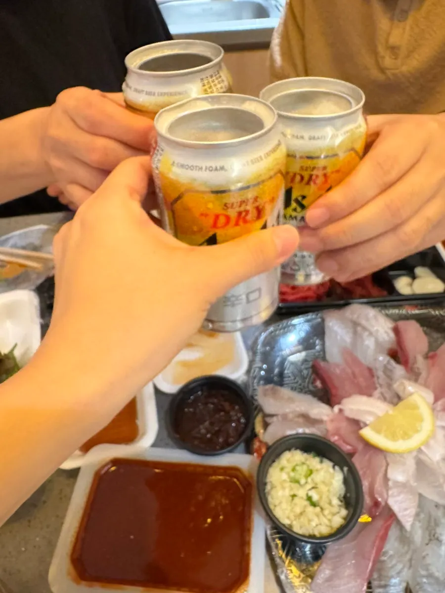 회가 넉넉히 들어간 물회 속