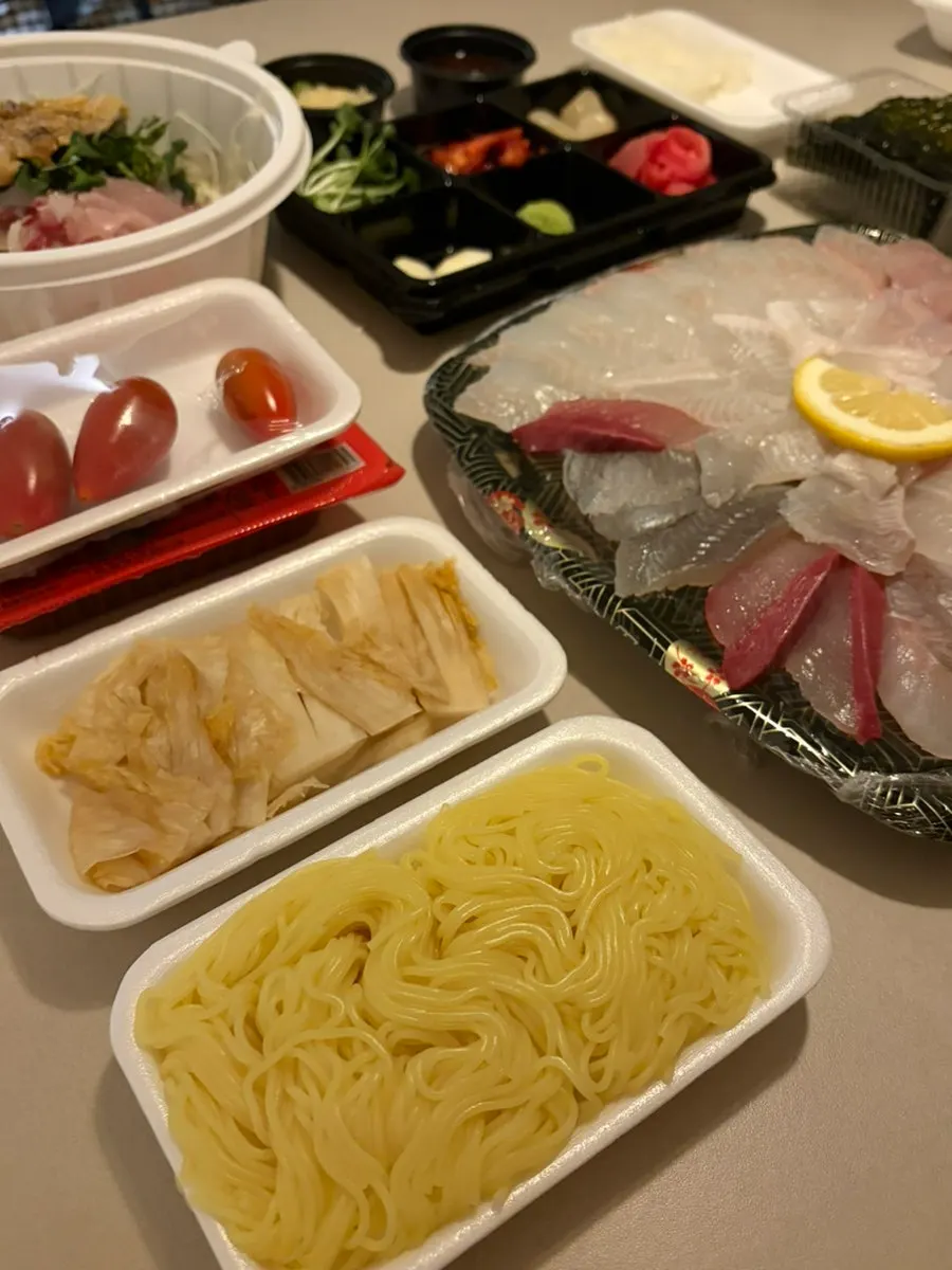 Small mixed sashimi platter with fins included