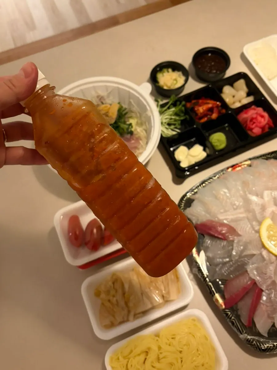 White-fleshed sashimi with white kimchi