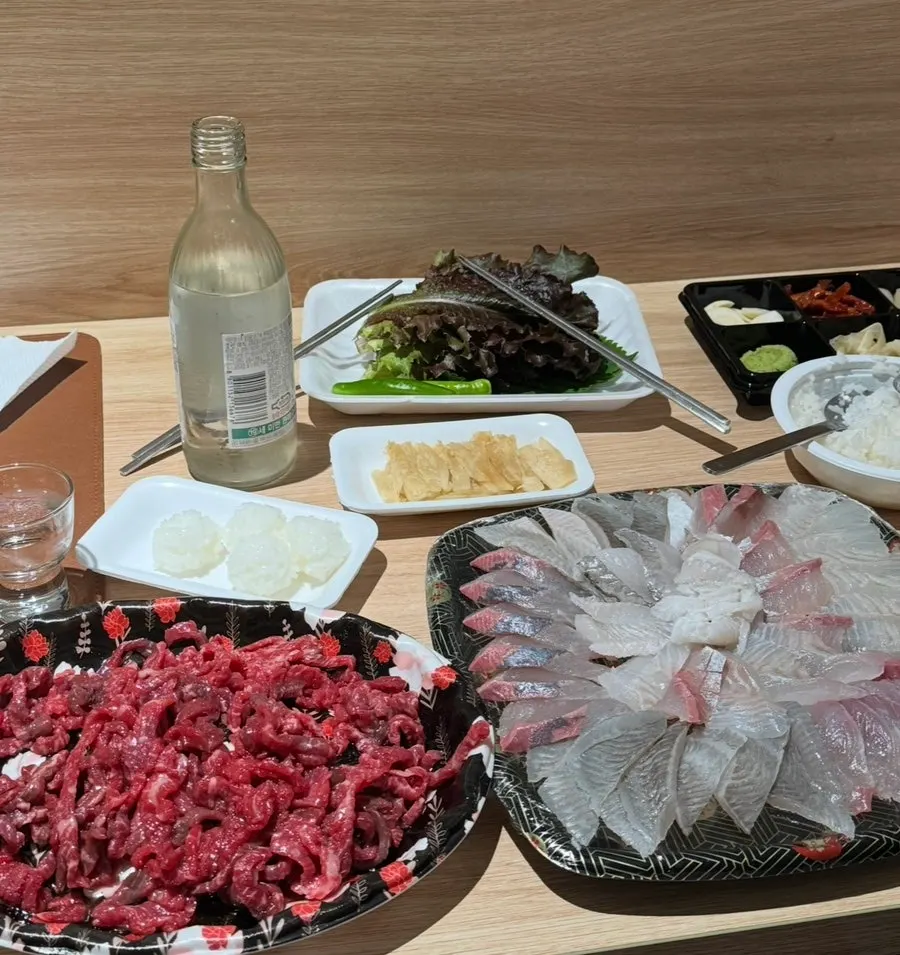 Mixed mulhoe packed with only whole-fish sashimi as requested