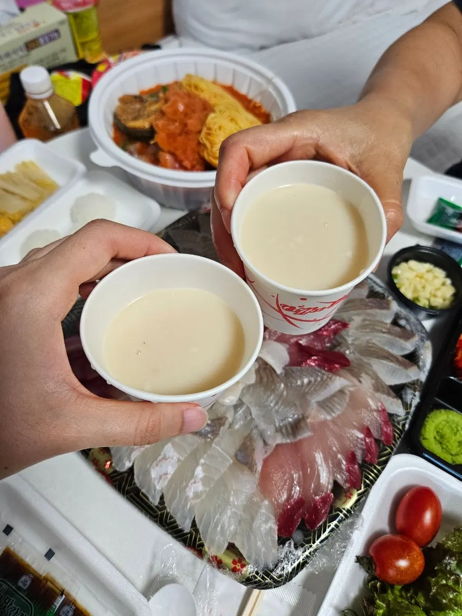 이마트 속초점에서 사온 해창막걸리와 회 상차림