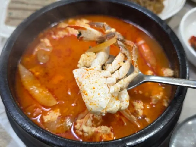 Spicy jjamppong sundubu broth with crab