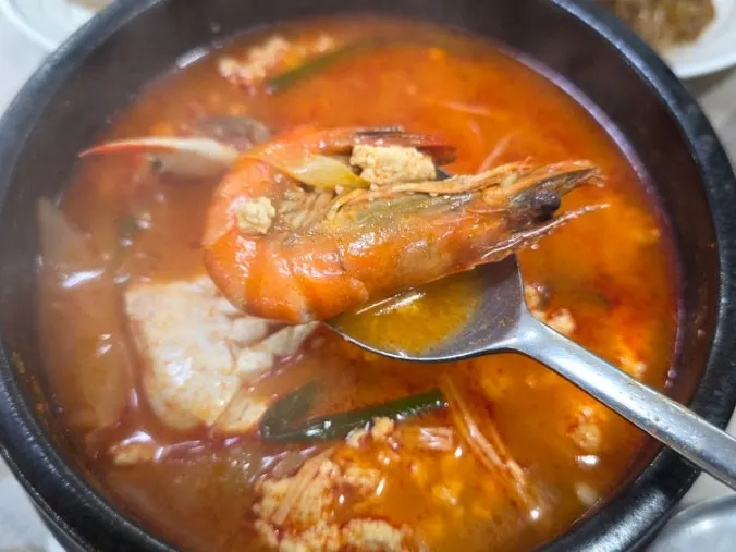 Whole abalone and shrimp in the pot