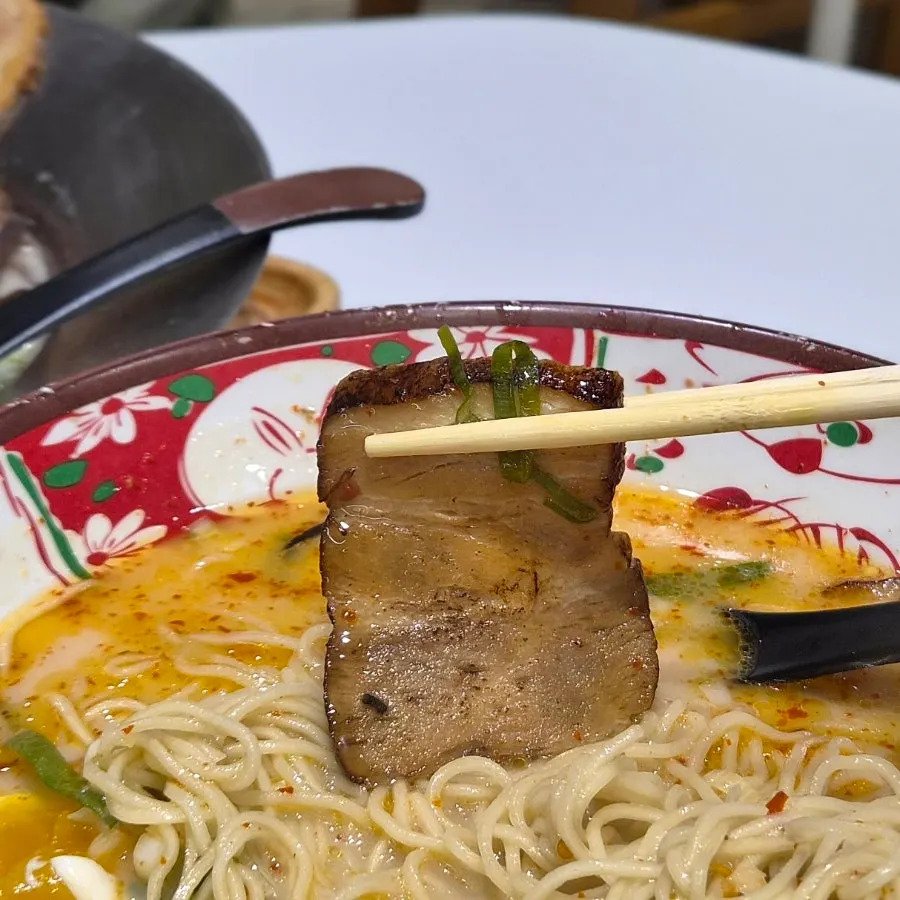 불향 입힌 두툼한 차슈
