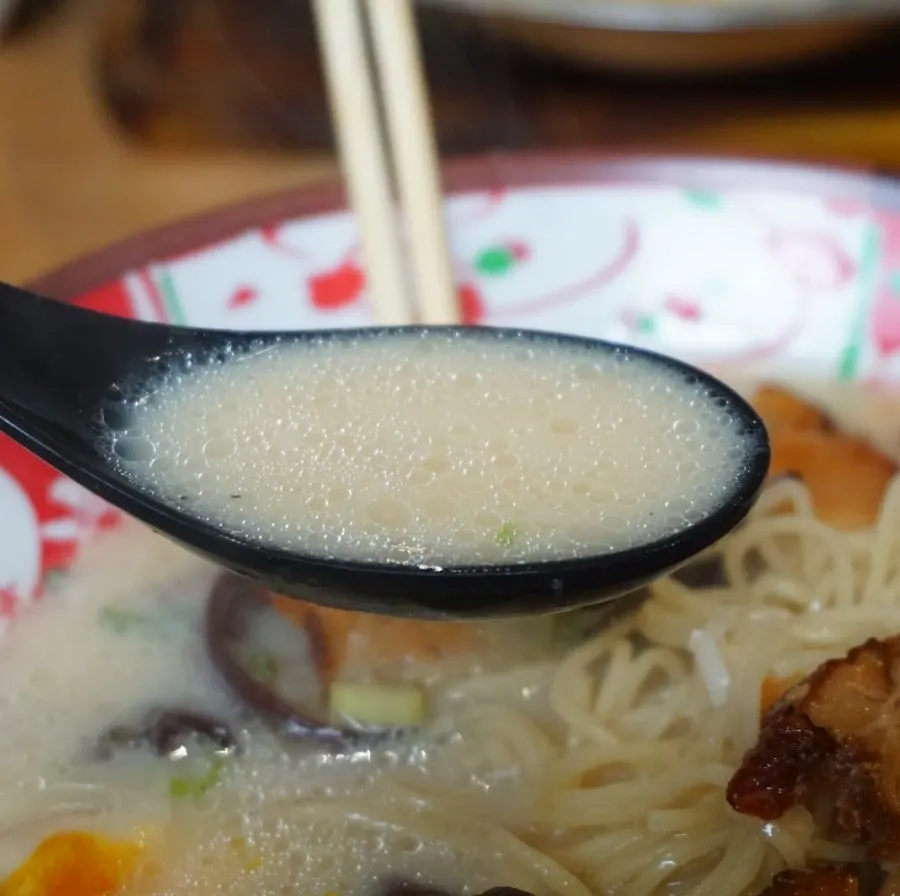 Noodles lifted from the Tonkotsu Ramen