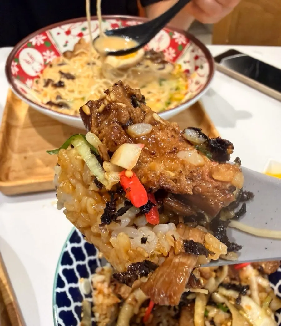 밥에 비벼 먹는 미니 부타동