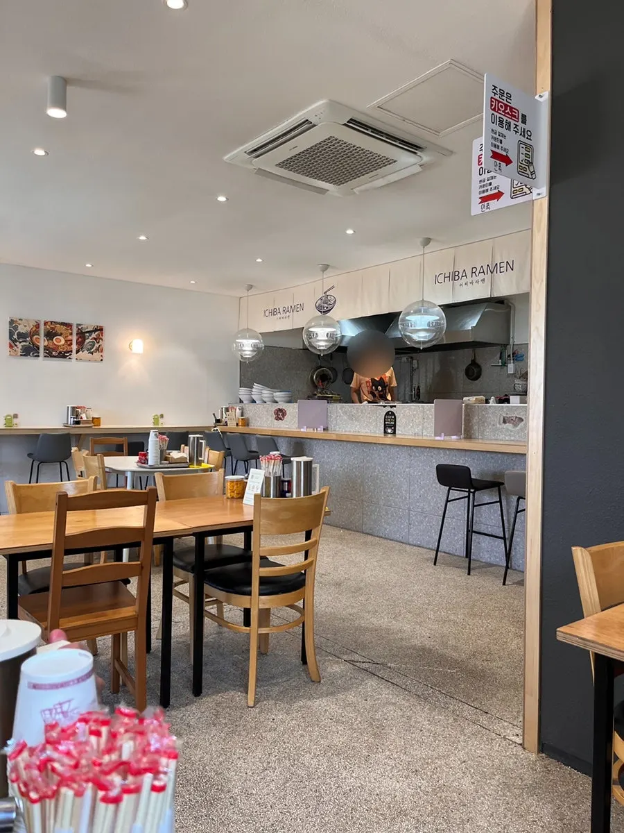 조리 과정이 보이는 이찌바라멘 오픈주방