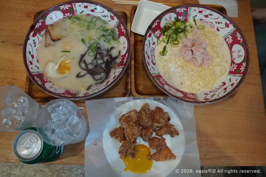 The table set with ordered ramen and karaage