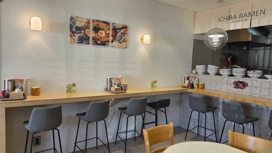 Dining hall with 2- and 4-person tables