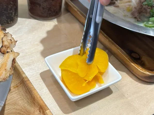 롤삼겹살 차슈와 우삼겹이 올라간 스페셜 돈코츠라멘