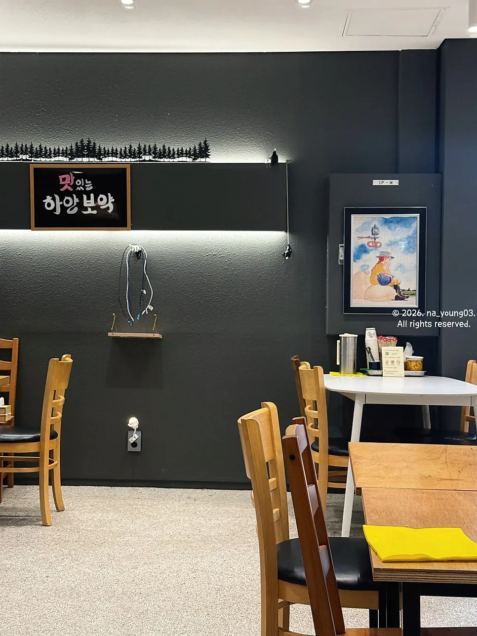 The now larger dining hall seating at Ichiba Ramen