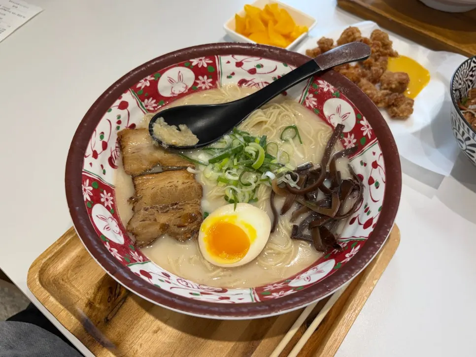 Full spread of ramen at Ichiba Ramen in Sokcho