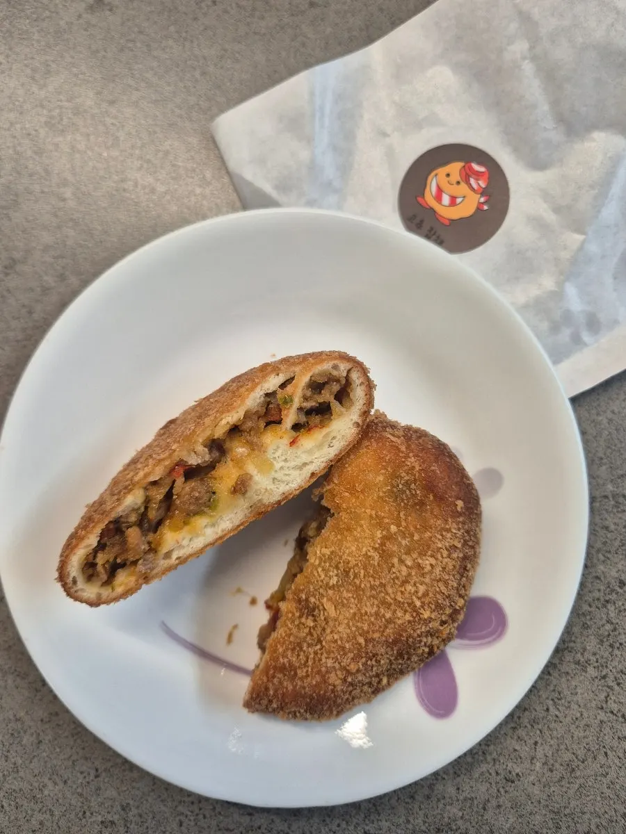 Croquette packaging with menu labels