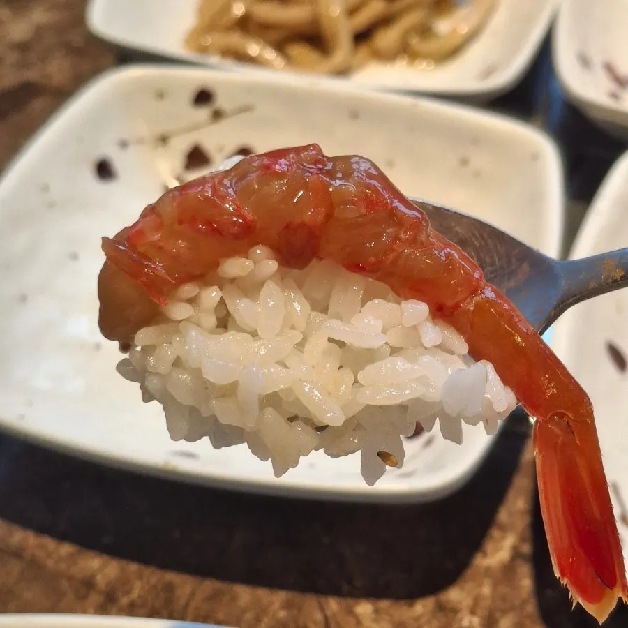 껍질을 벗긴 부드러운 새우장