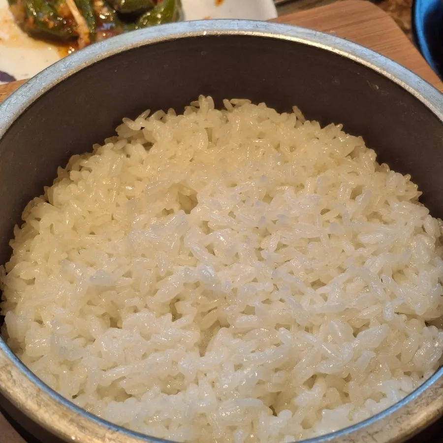 찰기 가득한 개인 솥밥