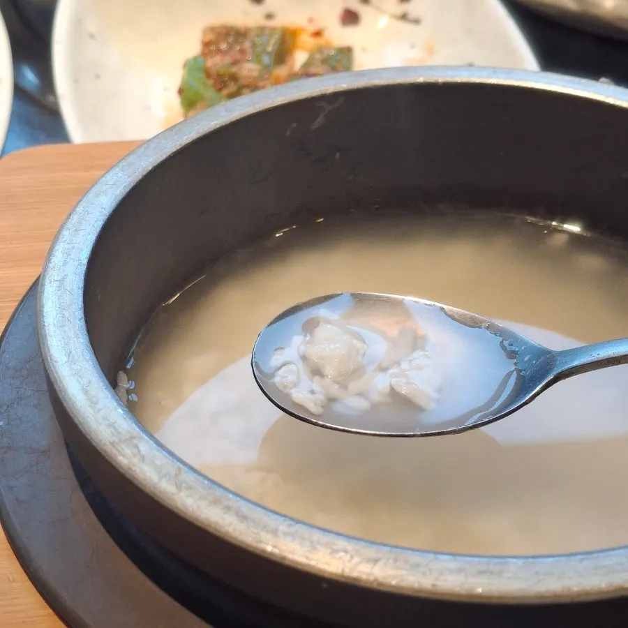 식사 마무리로 먹은 솥밥 숭늉