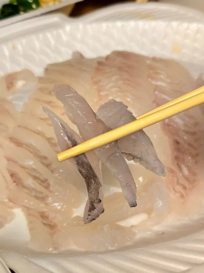 쫀득한 광어회 한 점