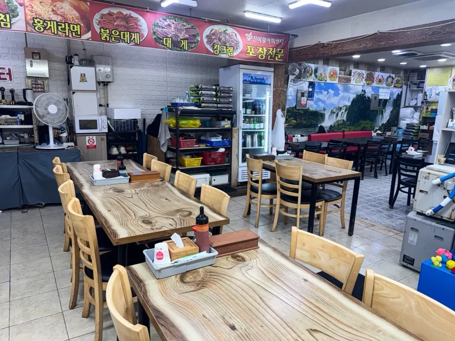 Seating with generous spacing between tables at Jinmi Hwareo Center