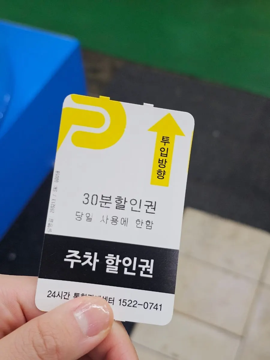 단체 이용 가능한 넓은 매장 내부