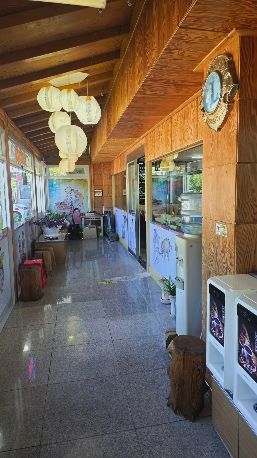 Spacious seating inside Jinsol Halmeoni Sundubu