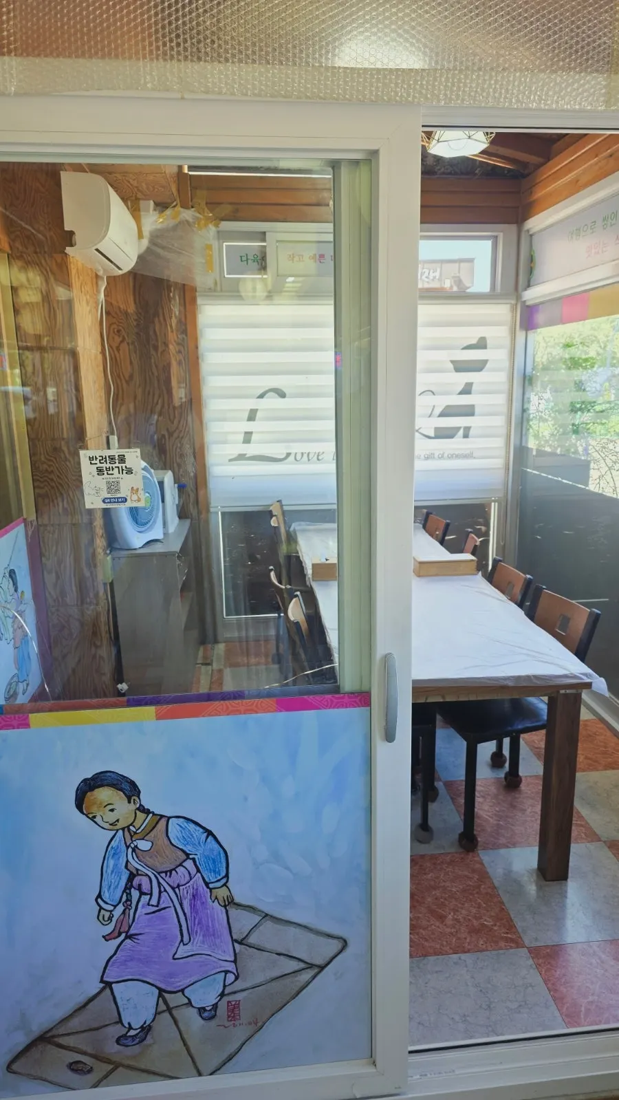 View of the dining tables inside Jinsol Halmeoni Sundubu