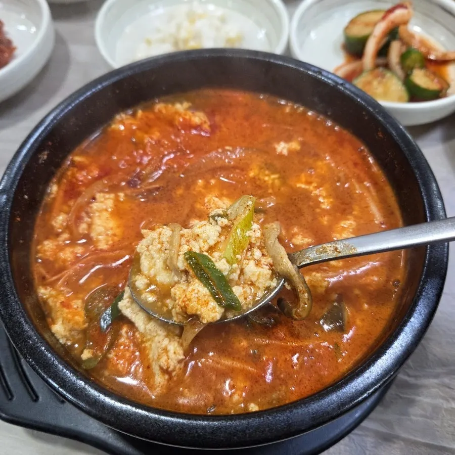 Spicy sundubu served in an earthenware pot